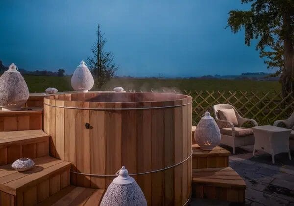 An outdoor spa running smoothly and attracting more guests as a result of an efficient operational budget plan.